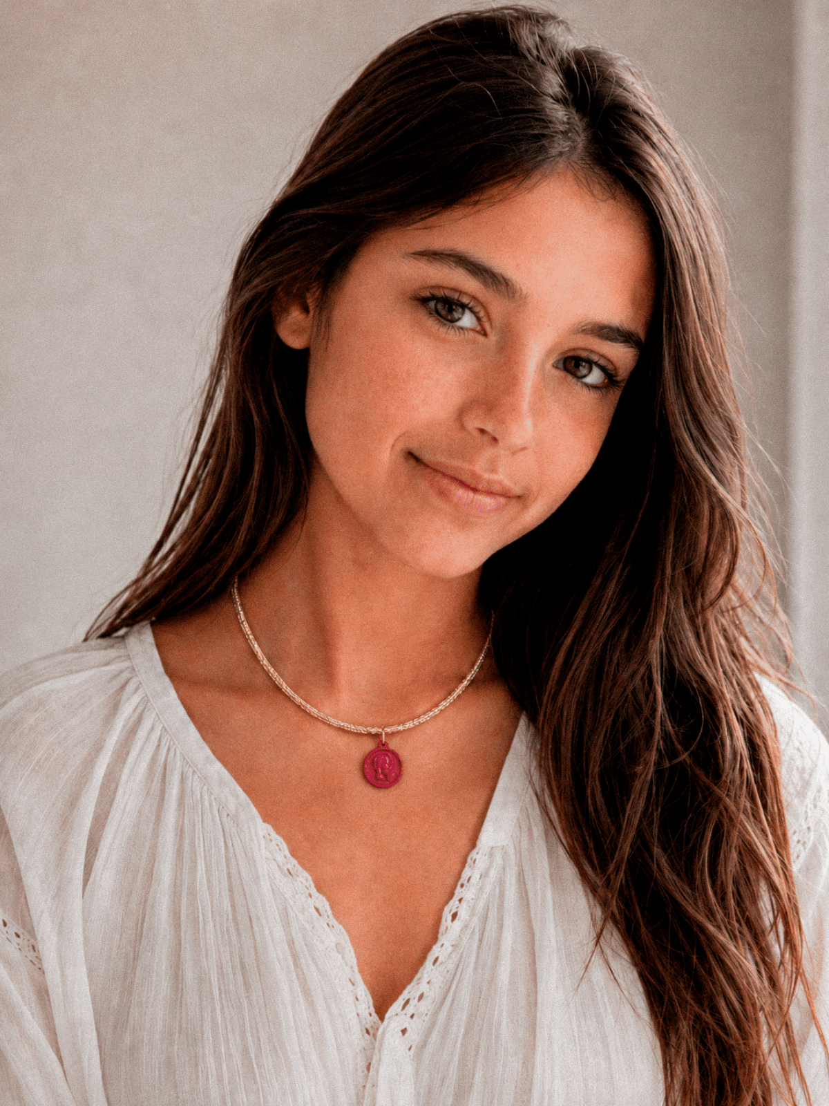 Medalla Virgen Niña Fucsia