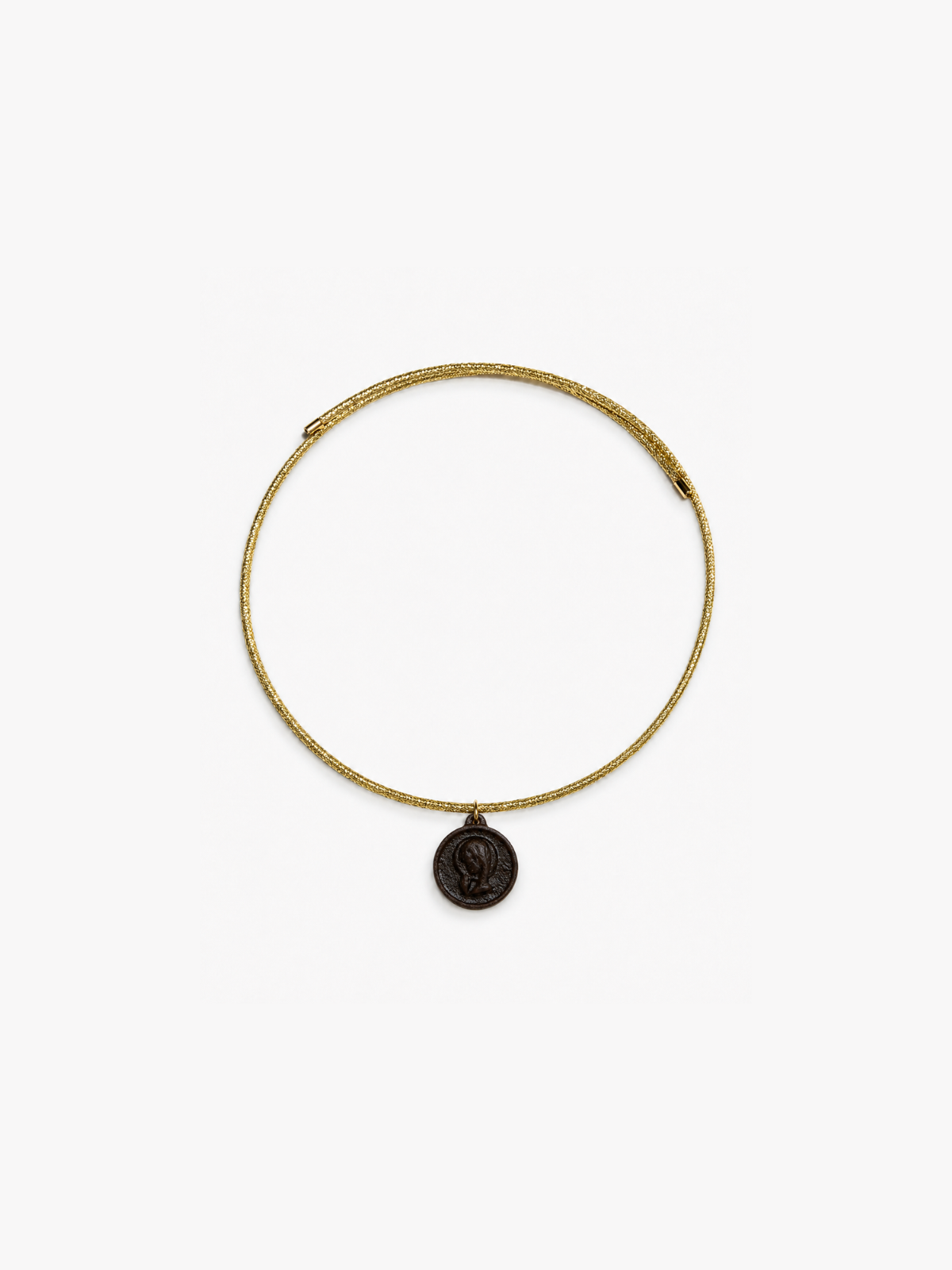 Medalla Negra Cuerda Dorada