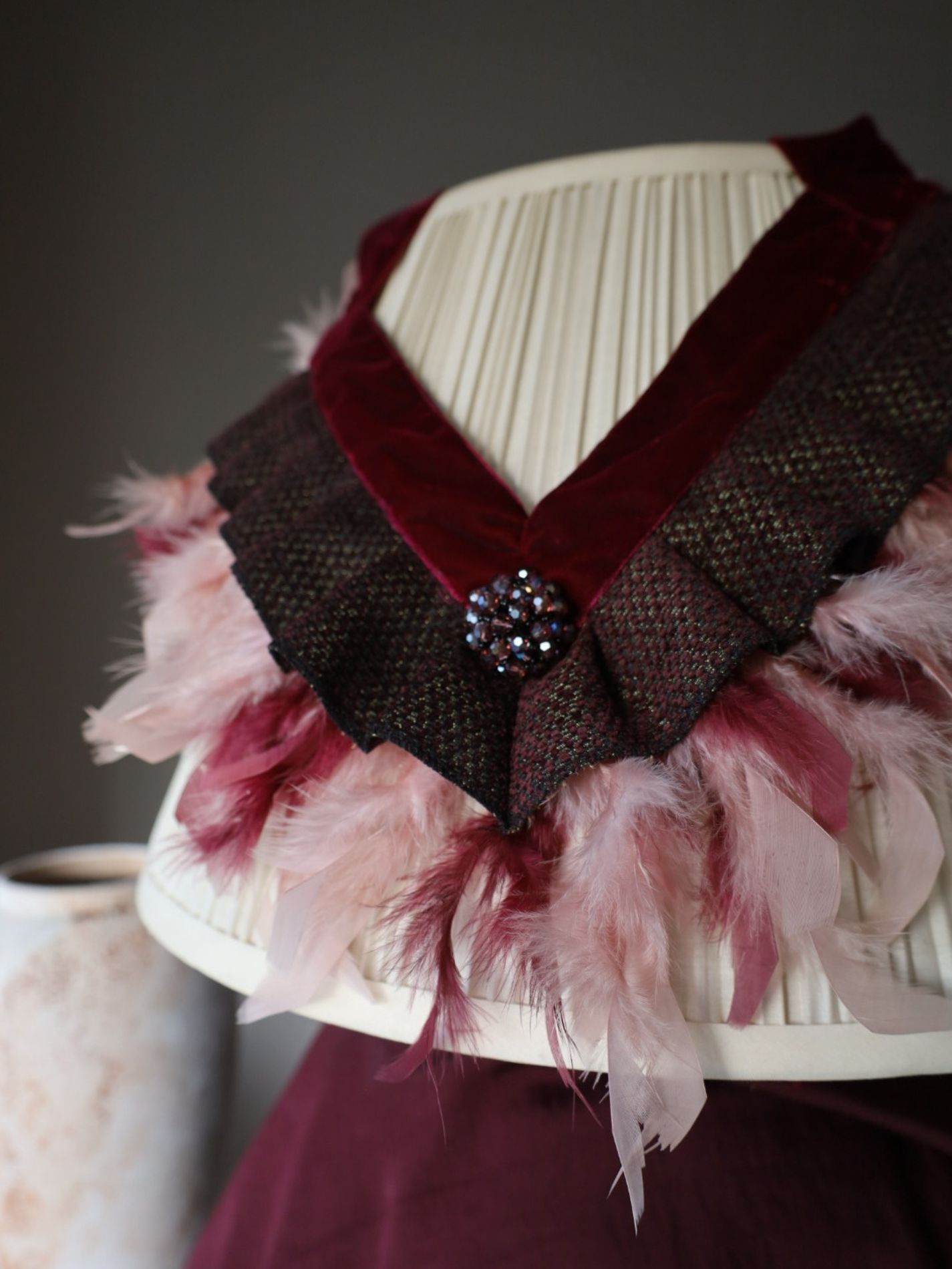 Cuello Joya Plum Rose Royale